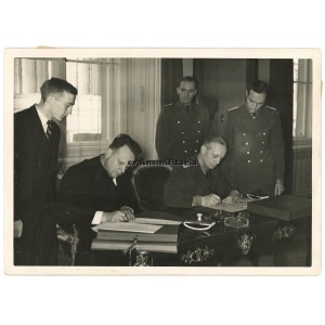 Molotov–Ribbentrop Pact press photo